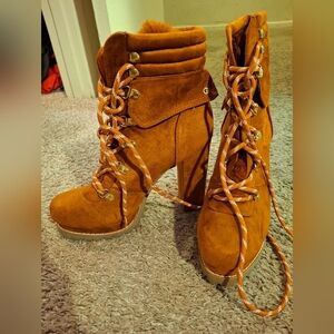 Brand New Tan/Copper Brown 5-in Suede Platform Calf Combat Boot size 9